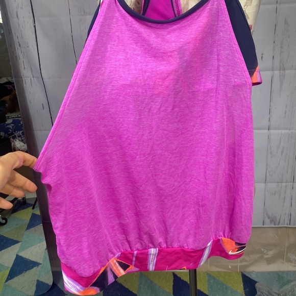 Nike workout top with built in bra, size L - Picture 2 of 5